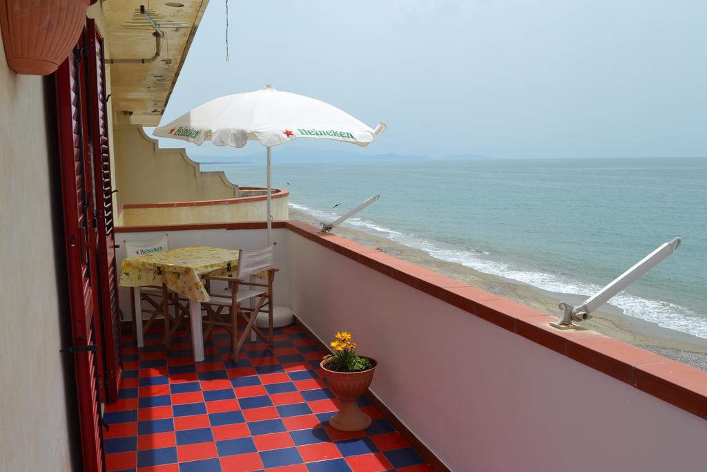 Casa Vacanze Dei Navigatori On The Sea Pontecagnano Exterior photo